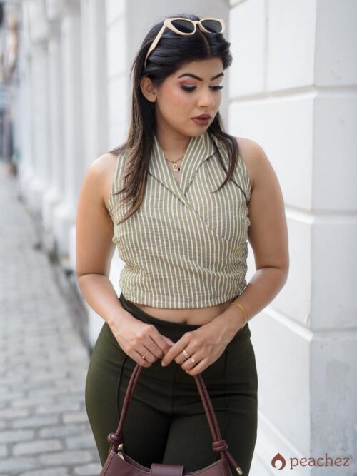 Side buttons crop blouse