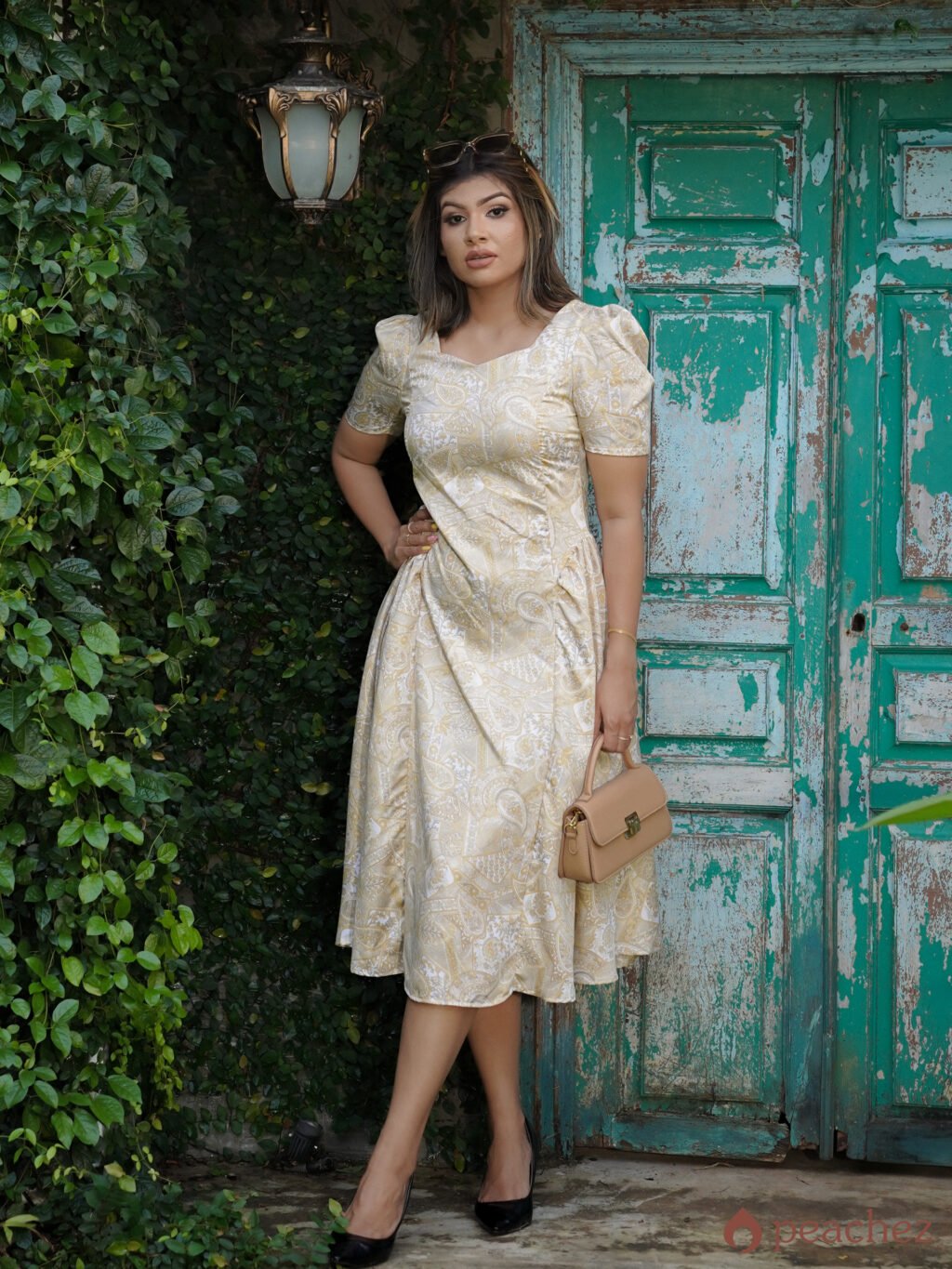 Hollow-out waist design mid-length dress